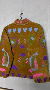Chaqueta de Terciopelo Bordada Estilo Boho Suzani, Patrón de Corazones Coloridos, Chaqueta de Terciopelo Bordada Floral Hecha a Mano - Product Image 2