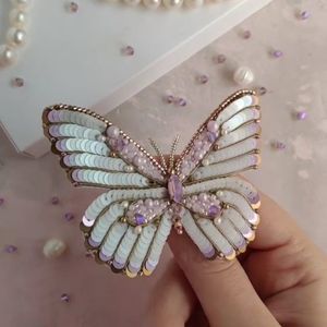 MD HANDICRAFTS Elegante Broche de Joyería Bordado a Mano con Diseño Personalizable para Bodas y Compromisos, Looks de Moda - Product Image 3