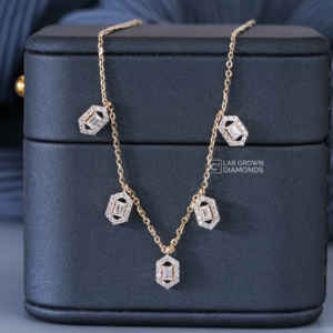 Pendentif Charme en Or Jaune 14K avec Émeraude et Moissanite Ronde pour Femme, Luxe, 0,73 Carat de Poids Total, 3,85 Grammes, Bijoux Fins - Product Image 6