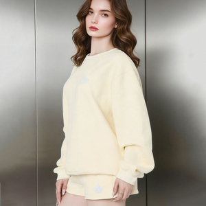 Sweat à capuche et short surdimensionnés personnalisés pour femme, en molleton polyester/coton thermique épais 500 GSM 350 GSM, brodés - Product Image 2