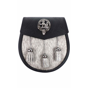 GNG IMPEX Sporran semi-découpé noir avec devant en crin de cheval et pompons argentés, accessoire traditionnel pour kilt écossais - Product Image 1