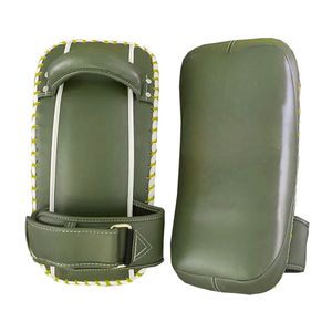 Almohadilla de entrenamiento de boxeo Muay Thai de cuero PU verde oliva al por mayor, resistente, con bordes cosidos y correas ajustables para el brazo - Product Image 1