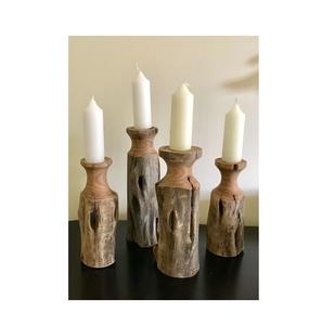 Portavelas de madera con acabado decorativo, diseñado para detalles decorativos y un atractivo iluminación de lujo. - Product Image 1