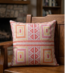 Housse de coussin carrée à motif floral en rose pastel, orange, jaune, blanc, logo personnalisé disponible, 18x18, utilisation à domicile et en hôtel, 100% coton - Product Image 1