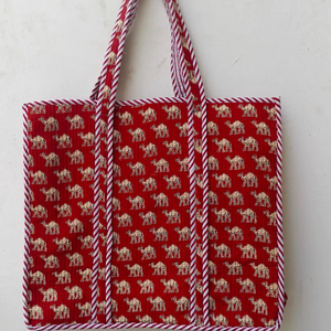 Nuevo Bolso Tote Acolchado de Algodón Rojo, Estilo Bohemio Elegante, Hecho a Mano, con Cierre, Estampado Tradicional de Camello y Asas de Dos Rayas - Product Image 1