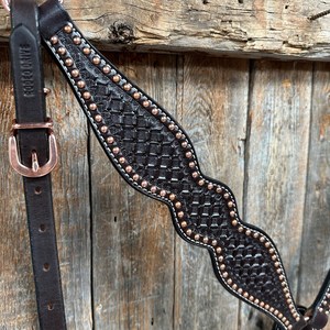 Conjunto de Arreos de Cuero Repujado Hecho a Mano Personalizado para Caballo Estilo Western: Cabezada y Pechopetral Ajustables para Equitación - Product Image 4