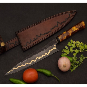Cuchillo de Chef de Acero Damasco y Cobre Hecho a Mano de Primera Calidad con Hoja de Acero, Empuñadura de Resina con Relleno de Latón y Funda de Cuero Fino para Caza/Camping 12 - Product Image 4