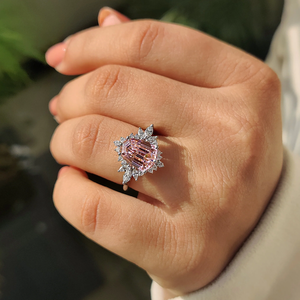 แหวนพลอยสีชมพูทรงเหลี่ยมหรูหรา ประดับเพชรสร้างในห้องปฏิบัติการ ทองคำขาว 14K ทองคำโรสโกลด์ ทองคำเหลือง ดีไซน์จากธรรมชาติ แหวนผู้หญิง เครื่องประดับเจ้าสาว - Product Image 2