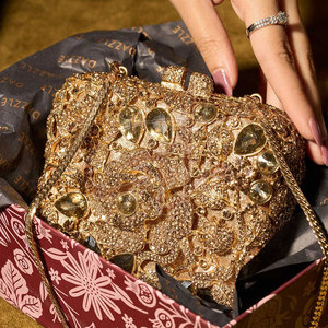 Bolsos de Mano Portátiles de Alta Calidad para Mujer, con Borla y Botón de Perlas - Hechos en Pakistán - Product Image 6