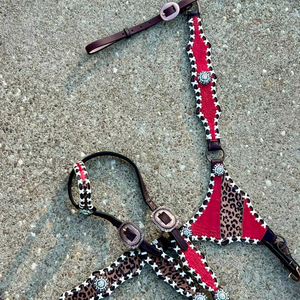 ชุดอุปกรณ์ขี่ม้าหนังจระเข้แบบหูเดียว ดีไซน์คอนโชสีเงิน ขายดี พร้อมสายรัดอก  ยูตะร์ปราดีชั่น ฮีดสตอล สีชมพู สีฟ้า - Product Image 1