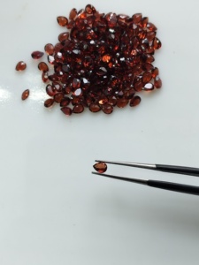 Granate Rojo Natural de 4x3MM, Corte Pera, Gema Suelta de la Mejor Calidad para Joyería - Product Image 1