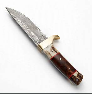 Outil utilitaire personnalisé Iron Crown Forge avec manche en bois et bois de cerf véritable, garde en laiton et accents d'espacement rouges - Product Image 4