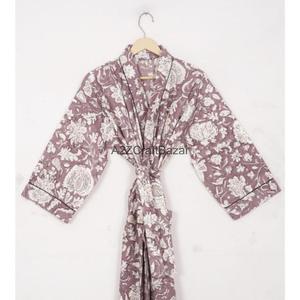 ชุดนอนผู้หญิงลายดอกไม้ฤดูหนาว คอวี ปิดด้วยเชือกผูก แขนสามส่วน ระบายอากาศได้ดี ผ้าฝ้าย 100% ชุดเซ็ต - Product Image 3