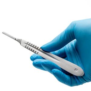 ด้ามมีดผ่าตัดแบบแมนนวลเบอร์ 4 ใช้ได้กับใบมีดเบอร์ 20-25 ชุดเครื่องมือสแตนเลสสำหรับโรงพยาบาล คลินิก ใช้สำหรับหู คอ จมูก อายุการใช้งาน 5 ปี - Product Image 3