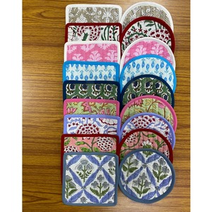 Juego de Posavasos de Algodón con Estampado de Bloques, Hechos a Mano, Ecológicos, Estilo Bohemio, de Ridhi, 5x5 Pulgadas, Reutilizables, Duraderos, Cuadrados, para Tazas, Surtidos - Product Image 1