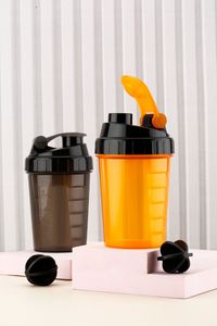Botella Deportiva con Tapa Abatible y Bola Mezcladora, Libre de BPA, de Plástico, para Gimnasio y Uso al Aire Libre - Product Image 5
