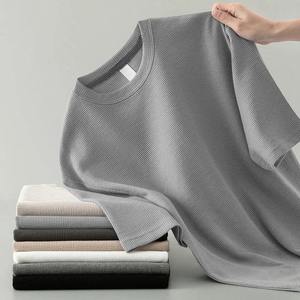 T-shirt décontracté à manches courtes et col rond pour homme, en maille gaufrée 100 % coton, respirant, coupe classique, couleur unie, design épuré - Product Image 6