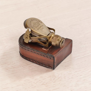 Télescope monoculaire en laiton antique, gravé Crown London, pour décoration nautique, cadeau de navigation et objet de collection - Product Image 1