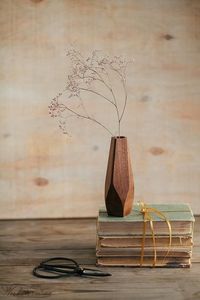 Vase à fleurs en bois naturel de marque privée pour une décoration intérieure écologique avec des détails artisanaux élégants et respectueux de l'environnement - Product Image 5