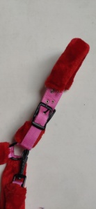 Harnais pour cheval en polaire rouge avec sangles en nylon rose et boucles noires, avec couleur et logo personnalisés, quincaillerie en laiton zinc, tailles en gros - Product Image 4