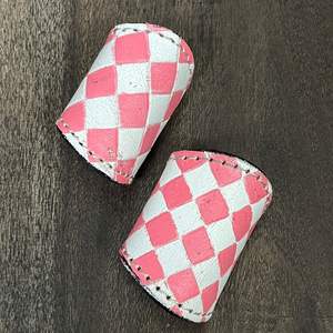 Anneau de bandana en cuir façonné à la main de style western, porte-écharpe à motif damier, design durable, manchette de bandana pour style cowboy et cowgirl - Product Image 5