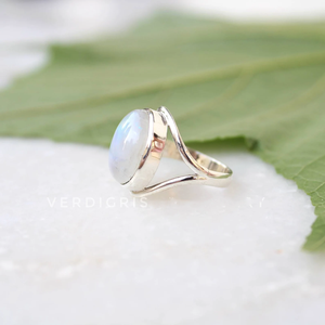 Bague en Pierre de Lune Naturelle Arc-en-ciel Faite à la Main en Argent Sterling, Bijou Bohème, Cadeau Pierre de Naissance de Juin - Product Image 5
