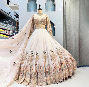 Lehenga Choli Dupatta de Diseño Indio-Pakistaní, Georgette Sintético con Bordado, para Ocasiones Especiales de Invierno, Bodas de Verano, Fiestas, Estilo Bollywood - Product Image 1