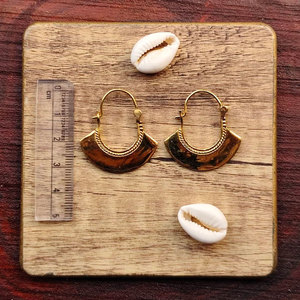 Boucles d'oreilles créoles en or martelé faites à la main, bord tressé, style bohème, bijoux tendance pour femme - Product Image 2