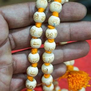 Collier de prière en perles de bois naturel de qualité supérieure, motif agneau blanc, pour chant, méditation, spiritualité, vente en gros en vrac - Product Image 2