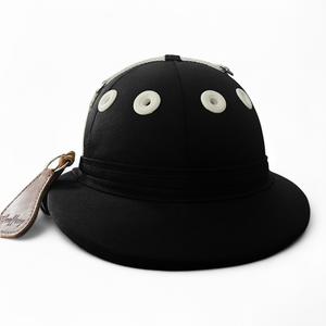 Casco de Polo Ecuestre Modelo Geoffrey GF Negro, Carcasa de Fibra de Vidrio, Logotipo Personalizado para Carreras de Caballos, para Adultos, en Caja de Polipropileno - Product Image 1