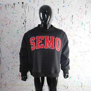 Sudadera SEMO BLACK con cuello alto, 100% roja, con apliques bordados, cuello ancho, hilos finos. - Product Image 1
