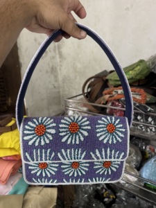 Sac messager léger et grande capacité pour femme, style bohème moderne indien, brodé et perlé, fait main, idéal pour les soirées d'été - Product Image 4