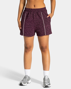 Shorts Bermuda para Mujer con Estampado de Leopardo Color Granate, Forro en Contraste, Cintura Elástica con Bolsillos, Suaves y Transpirables, Talla Grande Premium - Product Image 1