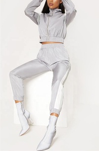 Conjunto Deportivo de Dos Piezas para Mujer, Color Gris, Chaqueta con Cremallera, Pantalones Cortos, Manga Larga, Color Sólido, Transpirable, Corte Regular, Impermeable - Product Image 3