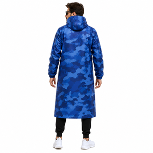Manteau de pluie long imperméable camouflage bleu personnalisé, coupe-vent à capuche, veste de pluie d'extérieur par sublimation avec logo personnalisé pour homme - Product Image 4