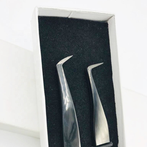 Pinzas para Pestañas de Precisión, para Colocación y Extracción de Pestañas Postizas, Diseño Ergonómico Antideslizante, Agarre Personalizado Negro - Product Image 2