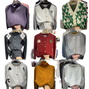 เสื้อคาร์ดิแกนถักสำหรับผู้หญิง แขนยาว สีพื้น คอวี ติดกระดุมด้านหน้า เสื้อลำลอง ดีไซน์ปักลาย สำหรับใส่ในฤดูใบไม้ร่วง - Product Image 1