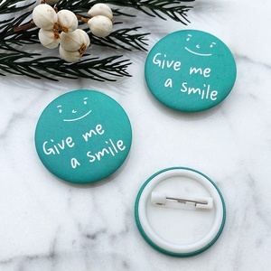 Insignia de botón de estaño de forma redonda con Pin de logotipo personalizado - Product Image 3