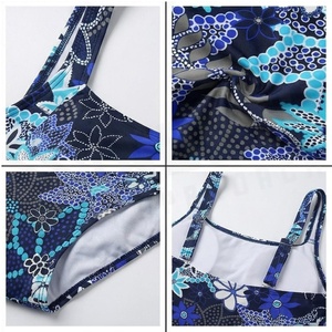 Ensemble de yoga 2 pièces imprimé papillon bleu avec finition dorée, body à col en V profond et jupe portefeuille longueur genou - Product Image 4