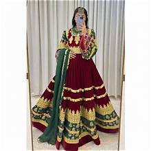Lehenga Choli en soie rose et bleue avec broderies lourdes à motifs géométriques, robe de mariée ethnique longue pour femmes - Product Image 2