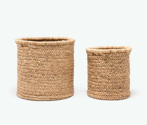 Cesta Redonda Grande de Jacinto de Agua Trenzado, Disponible en Color Natural o Azul Oscuro - Product Image 1