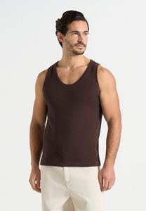Camiseta sin mangas de punto acanalado para hombre, color marrón oscuro, cuello redondo, estilo casual, color sólido. - Product Image 3