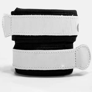 Système de fixation pour gants de boxe à lacets avec fermeture auto-agrippante pour un ajustement facile et un bon maintien pour l'entraînement et le sparring en salle de sport - Product Image 3