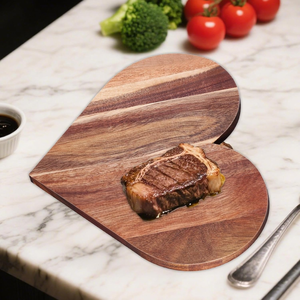 Plateau de service en bois d'acacia de qualité supérieure, en forme de cœur, planche à découper pour la cuisine, cadeau pour femme, fête de mariage, en provenance du Vietnam - Product Image 3