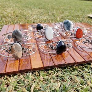 Brazaletes de Latón con Piedras Preciosas Naturales de Corte Ovalado, Perlas de Imitación, Bisel Plateado, Joyería Clásica Unisex para Regalo, Equilibrio Energético - Product Image 1