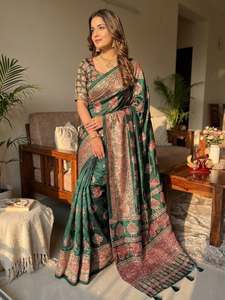 Sari de satén japonés con estampado Ajarakh de diseñador, con trabajo de espejo real y latkan, y blusa de satén japonés sin coser. - Product Image 2