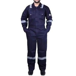 Combinaison de sécurité industrielle robuste avec bandes réfléchissantes, poches fonctionnelles, tissu durable et design professionnel pour les vêtements de travail - Product Image 5