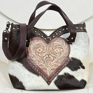 Nuevo bolso de hombro con forma de corazón floral hecho a mano para mujer, bolso de viaje de cuero vacuno auténtico con correa ajustable. - Product Image 4