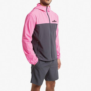 Ensemble short coupe-vent élégant avec un design confortable et un matériau doux pour un look actif et tendance au quotidien - Product Image 4