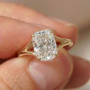 Anillo de Compromiso Vintage para Mujer, Oro Amarillo de 14K, con Diamante de Laboratorio Radiante de 1.2 Quilates, Corte Brillante VVS, Marca Jain Casting Premium - Product Image 1